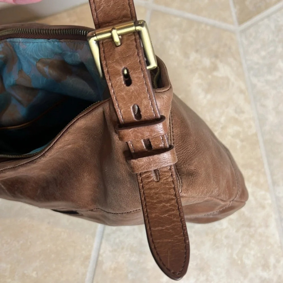 Hobo International Distressed Shoulder Bag - Picture 14 of 16